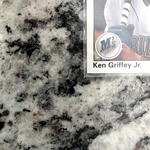 1990 Ultra Rare Upper Deck Ken Griffey Jr. baseball card with misspelling ERROR. - Picture 5 of 7